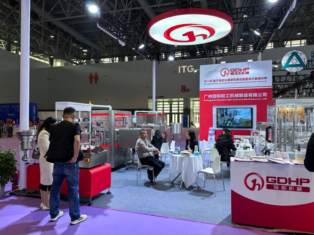 Посетители на стенде GDHP CACLP 2026